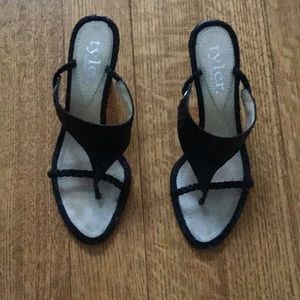 ‼️Black Tyler by Richard Tyler sz 6 sandals‼️BLOG